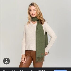 Pacas. Alpaca wool women’s scarf. Never worn.